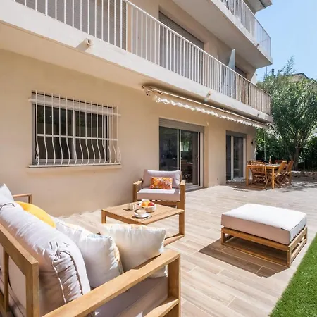 2-bedroom With Garden Apartment *