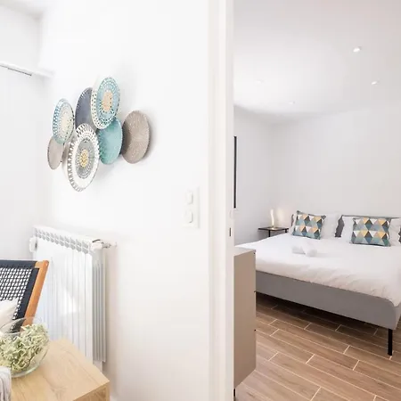 2-bedroom With Garden Apartment *