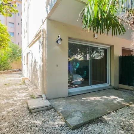 2-bedroom With Garden Lägenhet